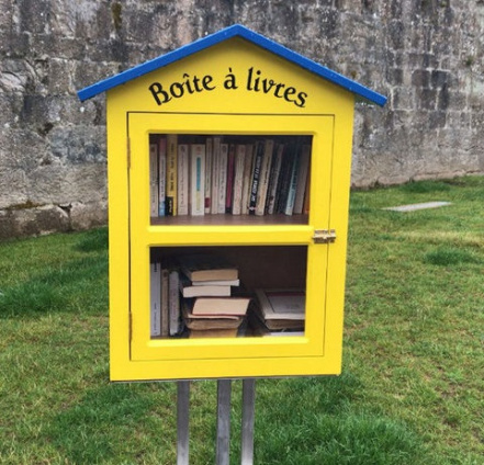 Image d'illustration pour : Une boite à livre et à jeux au marché Bio