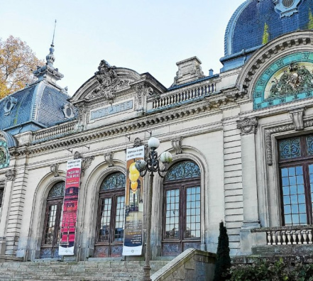 Image d'illustration pour : La volière du jardin du théâtre