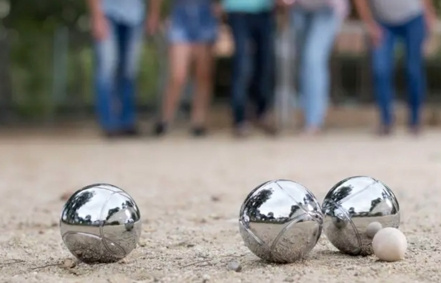 Image d'illustration pour : 49- Un terrain de pétanque dans le parc de la Providence