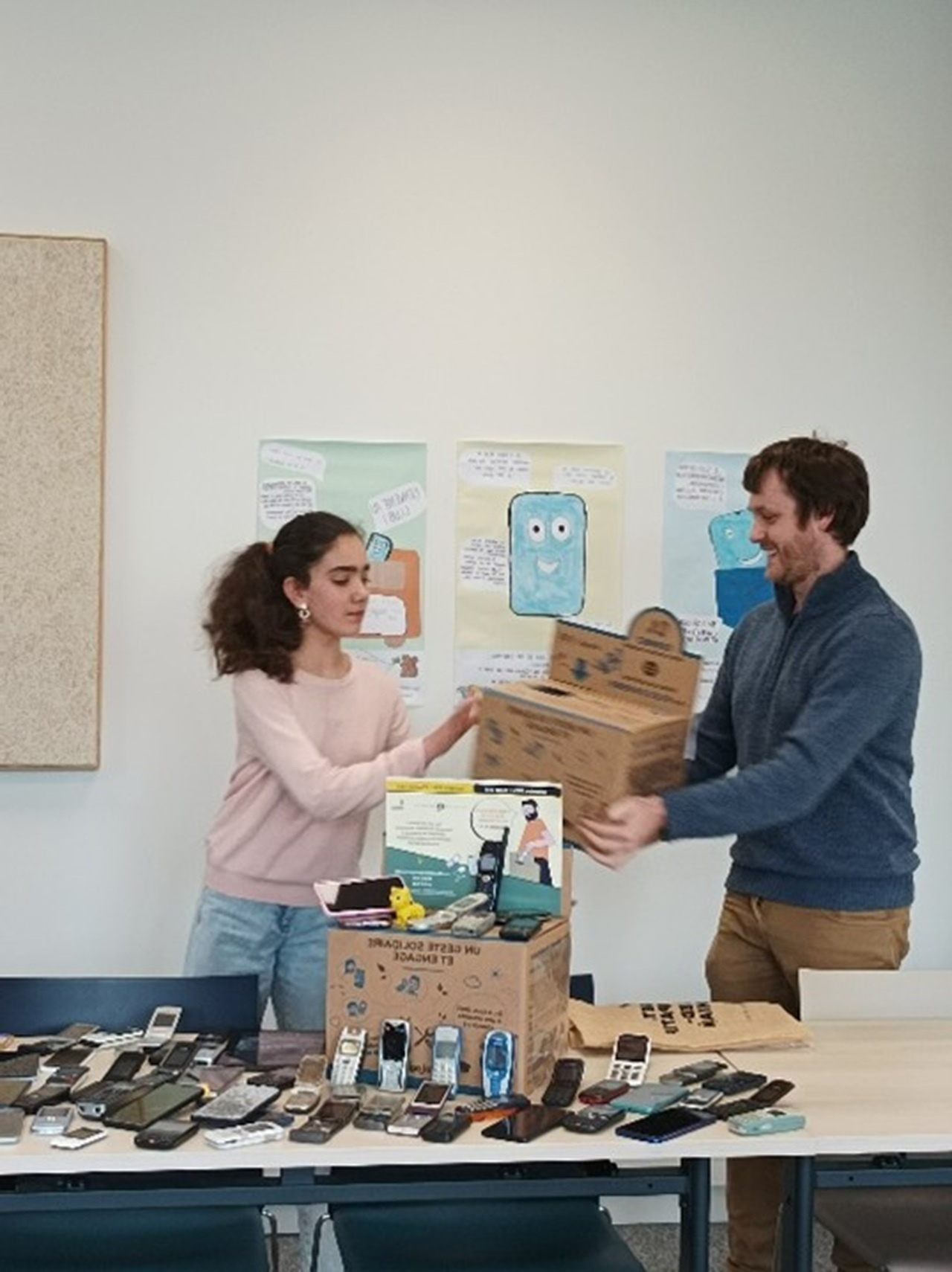 Image d'illustration pour : 26 - Collecte de smartphones usagés